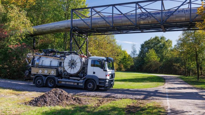 Vacuum sewer cleaning truck with boom arm, catch basin work